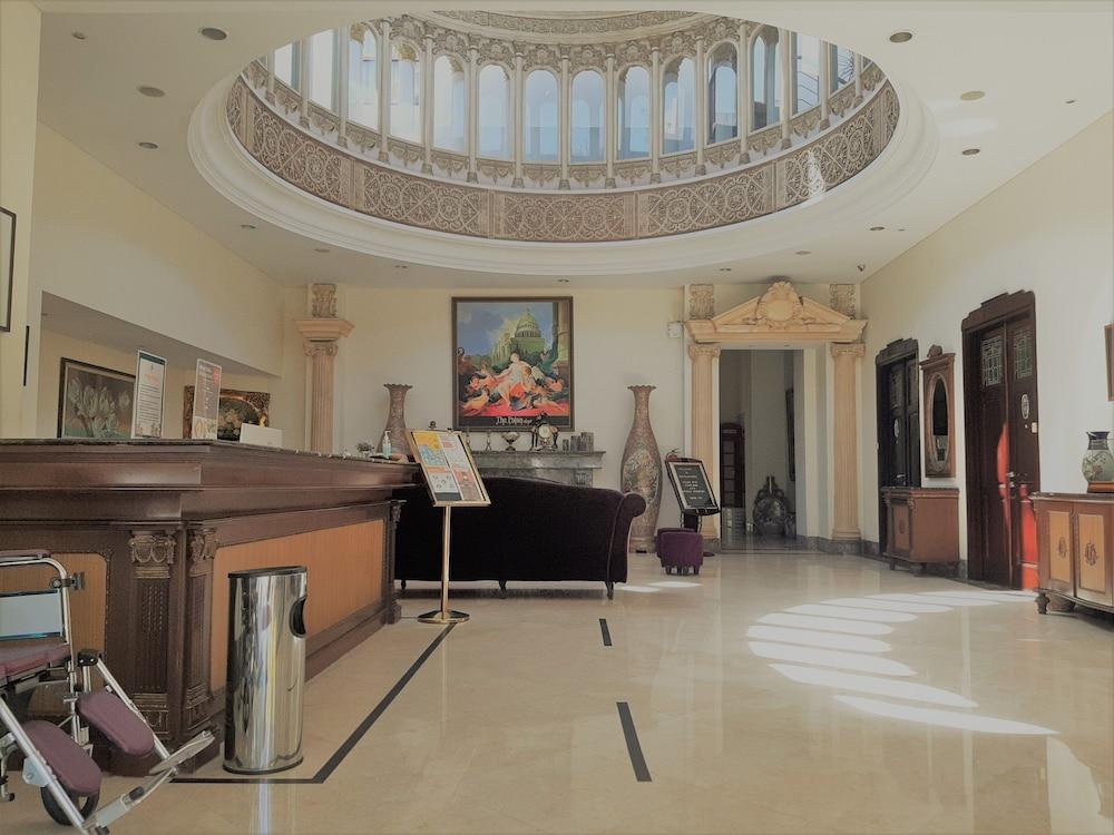 The Palais Hotel Dago Bandung Esterno foto