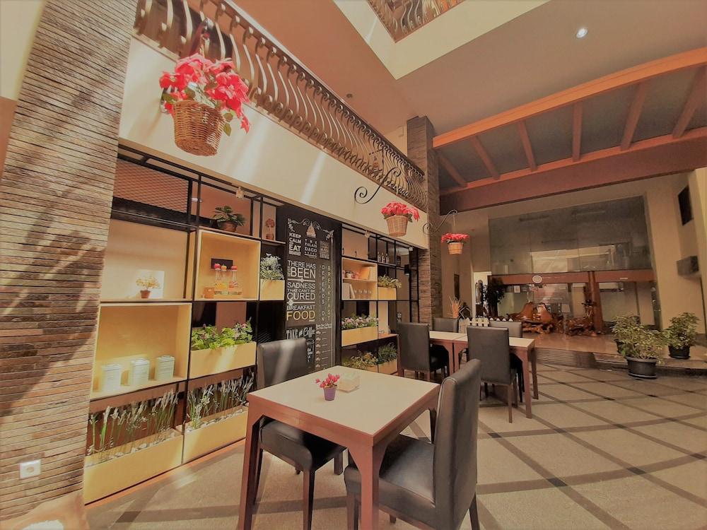 The Palais Hotel Dago Bandung Esterno foto